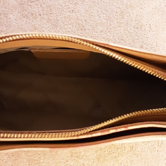 FERRAGAMO Purse -Authentic - Picture 8 of 12